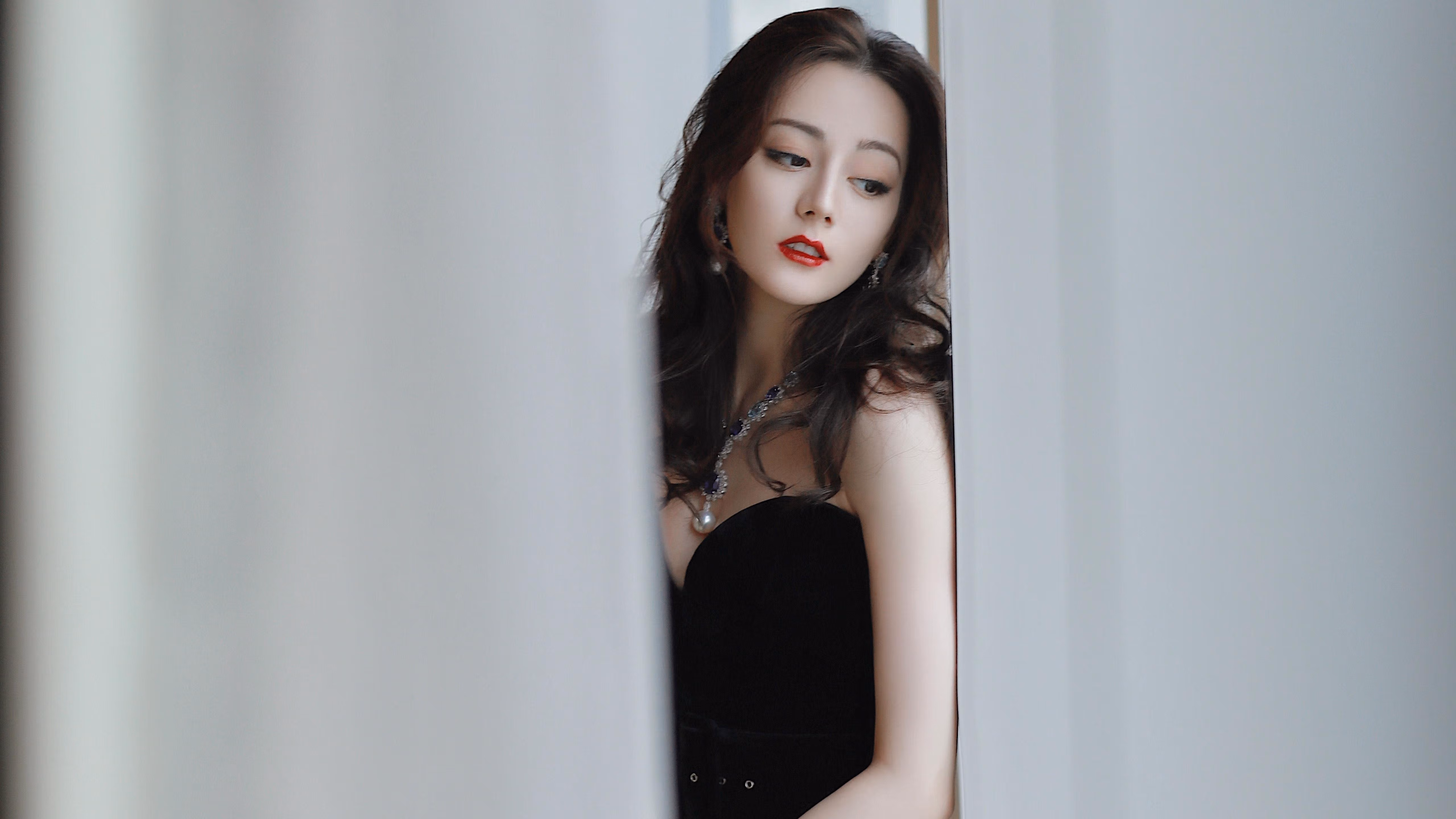 “电动冲浪:水上运动新宠,东三叉湖赛场精彩纷呈”