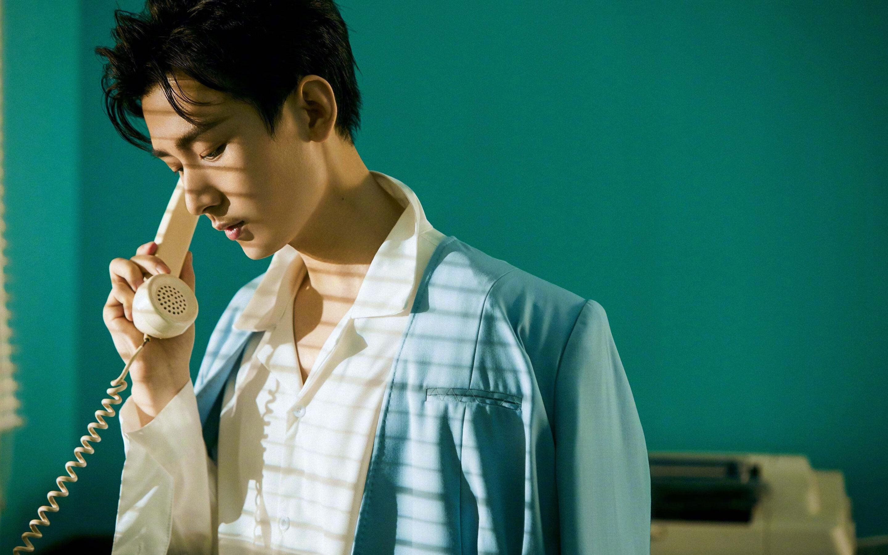 湖人替补球员赛场表现获媒体点赞,湖人替补席照片